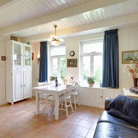 Peaceful Holiday In With Terrace Semesterbostad