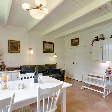 Semesterbostad Peaceful Holiday In With Terrace